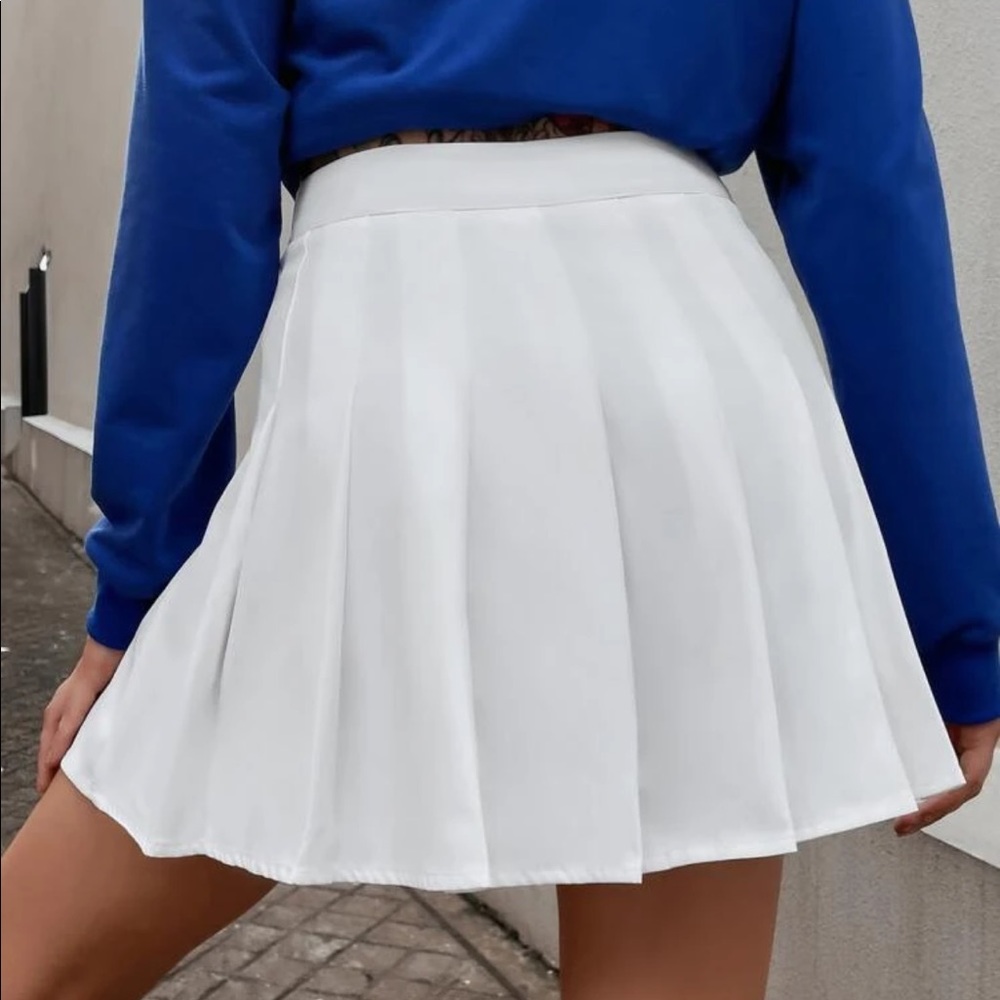 Pleated skirt - Picture 2 of 3